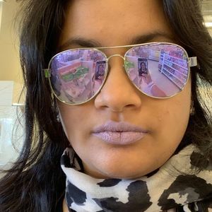 Meet your Posher, Manal